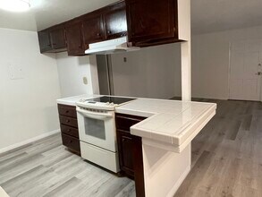 1106 Opal St, Unit B in Redondo Beach, CA - Foto de edificio - Building Photo