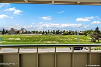 836 M St, Unit 215 in Anchorage, AK - Foto de edificio - Building Photo