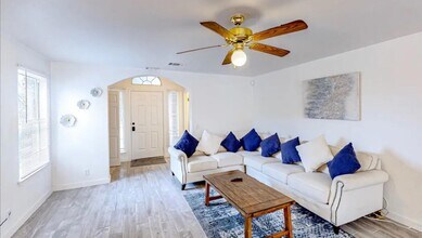 200 Ashford Park Blvd in Buda, TX - Foto de edificio - Building Photo