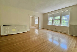 11 Alton Pl, Unit 3 in Brookline, MA - Building Photo - Building Photo