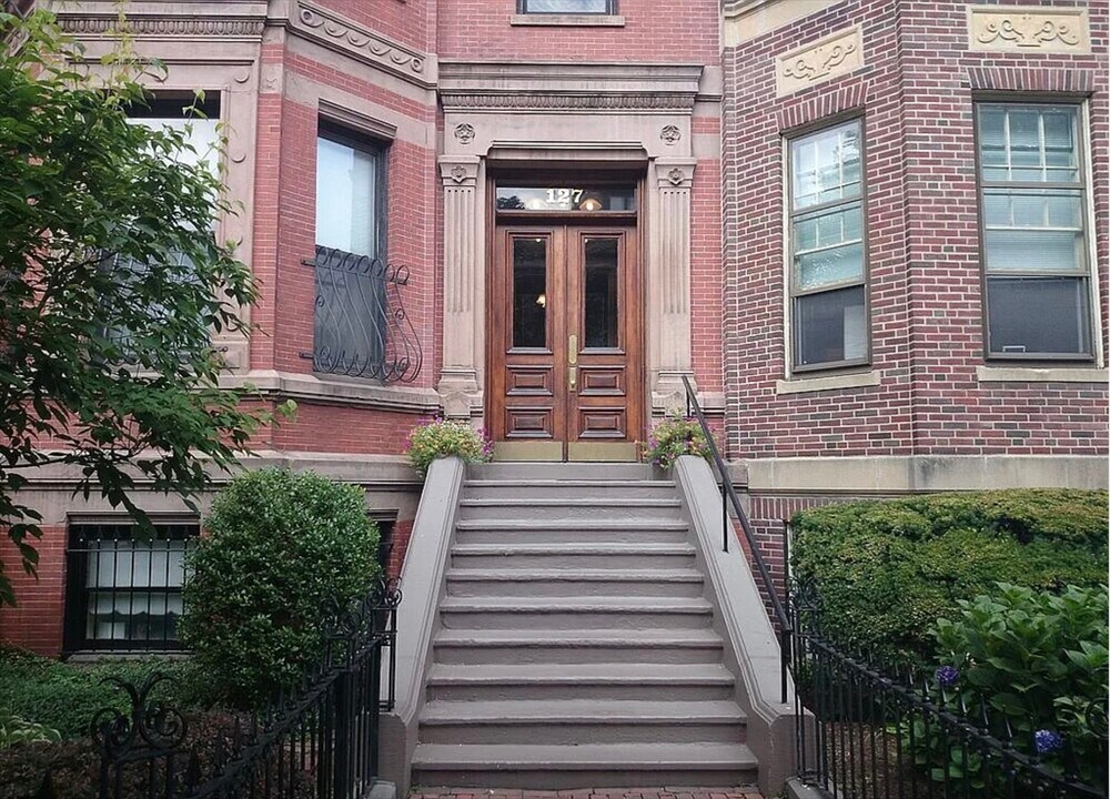 127 Marlborough St in Boston, MA - Building Photo
