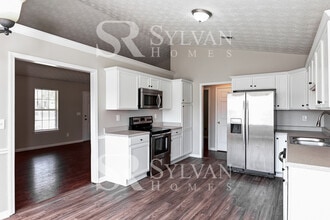 114 Meadow View Dr in Jackson, GA - Building Photo - Building Photo