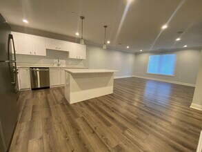 918 Providence Hwy in Dedham, MA - Foto de edificio - Building Photo