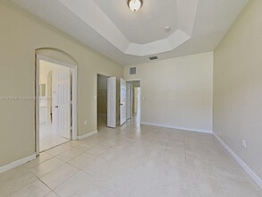 12779 SW 133rd St in Miami, FL - Foto de edificio - Building Photo