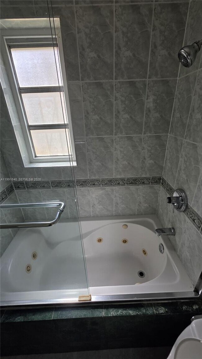 2114 Biarritz Dr in Miami Beach, FL - Building Photo - Building Photo