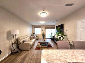 7804 Merchants Way in Jacksonville, FL - Foto de edificio - Building Photo