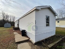 3324 Wesler Dr in Gobles, MI - Building Photo