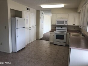 26 E Duke Dr in Tempe, AZ - Foto de edificio - Building Photo