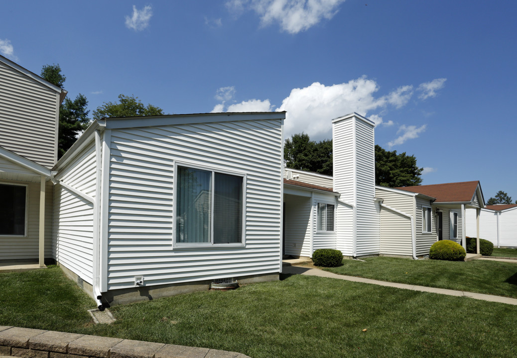 Arbors at Raintree in Freehold, NJ - Foto de edificio