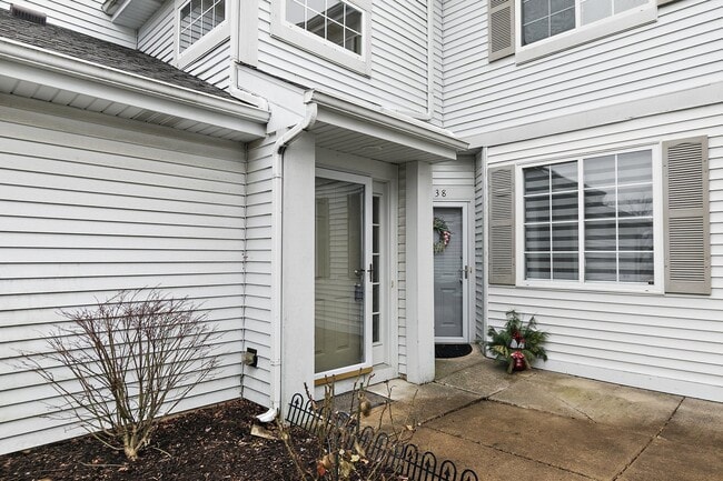 240 Camel Bend Ct in Schaumburg, IL - Building Photo - Building Photo