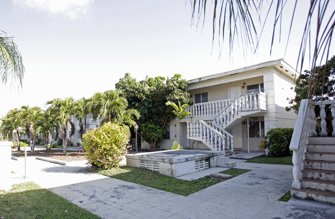 Bahama Garden Building 3 in Coral Gables, FL - Foto de edificio