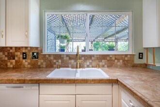 3786 Fujiyama Way in Redding, CA - Building Photo - Building Photo