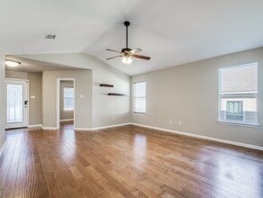 1002 Magnolia Field in San Antonio, TX - Building Photo - Building Photo