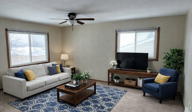 1443 Victoria Dr in Waukesha, WI - Foto de edificio - Building Photo