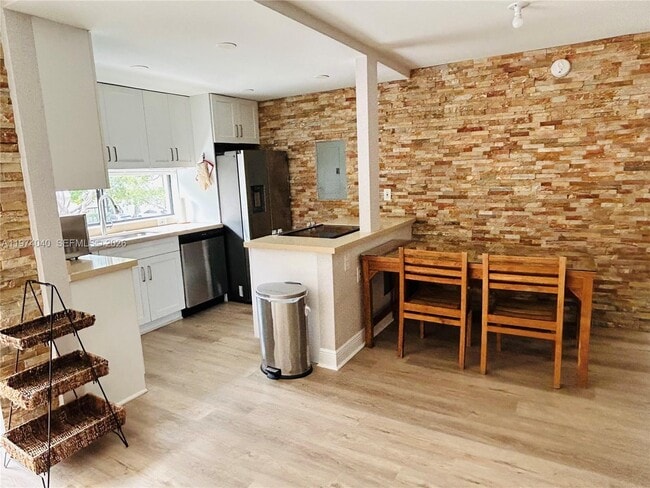 17021 N Bay Rd in Sunny Isles Beach, FL - Building Photo - Building Photo