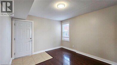 1544 King St E in Hamilton, ON - Building Photo - Building Photo