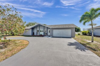 116 Meadowlark Dr in Royal Palm Beach, FL - Foto de edificio - Building Photo