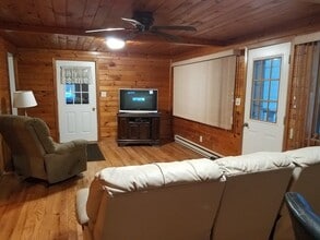 7 Jachim Pl in Rice Lake, WI - Foto de edificio - Building Photo