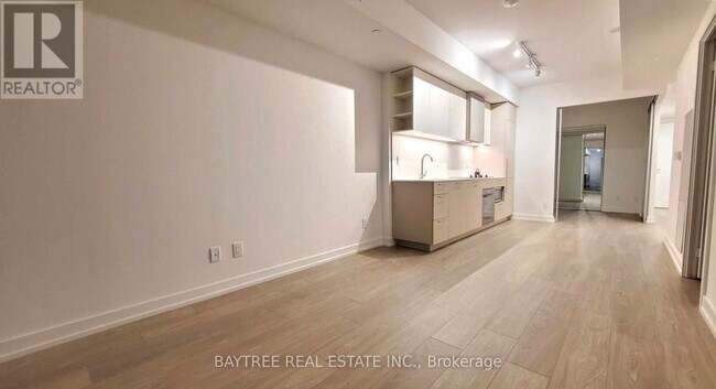 19 Western Battery Rd in Toronto, ON - Building Photo - Building Photo