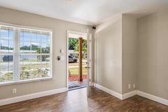 1860 37th Ave in Vero Beach, FL - Building Photo - Building Photo