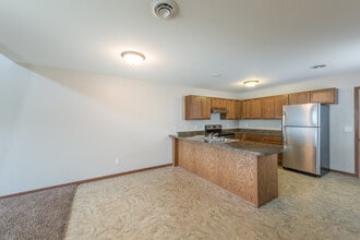 1805 Gault St in St. Peter, MN - Foto de edificio - Building Photo