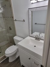 2100 Diana Dr in Hallandale Beach, FL - Building Photo - Building Photo