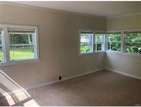 64 Ontario St in Oswego, NY - Foto de edificio - Building Photo