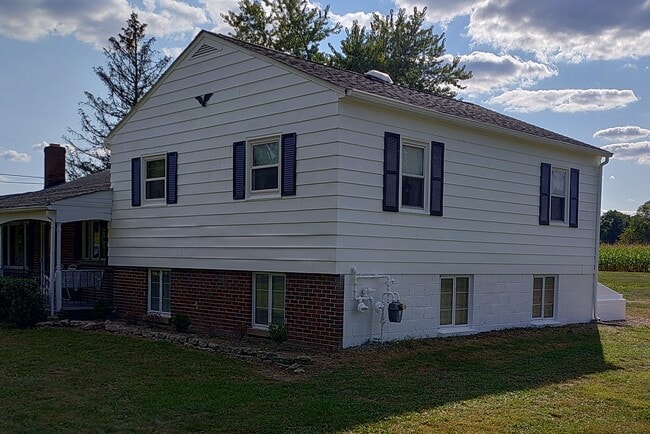 6694 Boneta Rd in Medina, OH - Foto de edificio - Building Photo