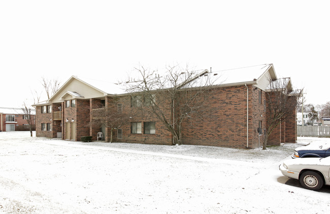 Mid - Five Apartments in Livonia, MI - Building Photo - Building Photo