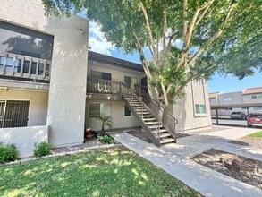 520 N Stapley Dr in Mesa, AZ - Foto de edificio - Building Photo