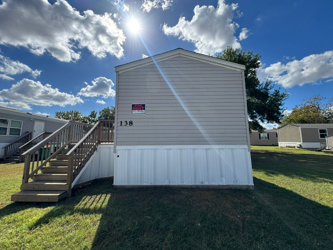 503 W Lower Line St in La Grange, TX - Building Photo - Building Photo