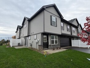 5285 Long Pointe Pass in Woodbury, MN - Building Photo - Building Photo
