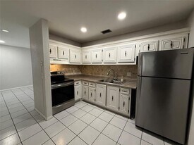 511 W Kalmia Dr in West Palm Beach, FL - Building Photo