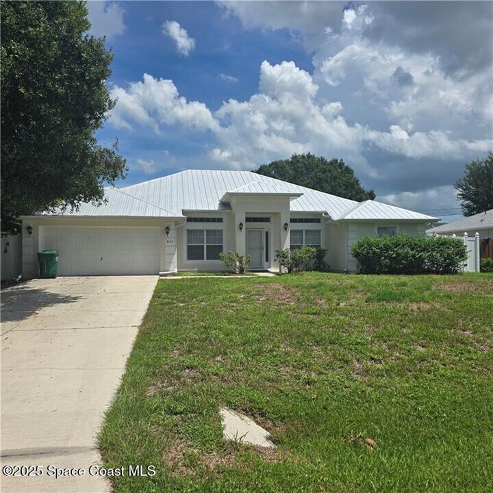 425 Ash St in Sebastian, FL - Building Photo