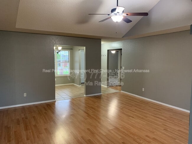 509 E Pinion St in Rogers, AR - Building Photo - Building Photo