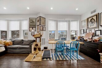 2519 W Altgeld St in Chicago, IL - Building Photo - Building Photo