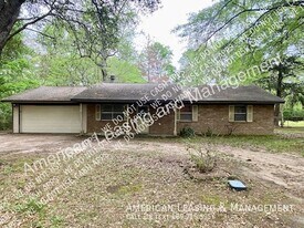 296 Cedar Bend St in Lufkin, TX - Building Photo
