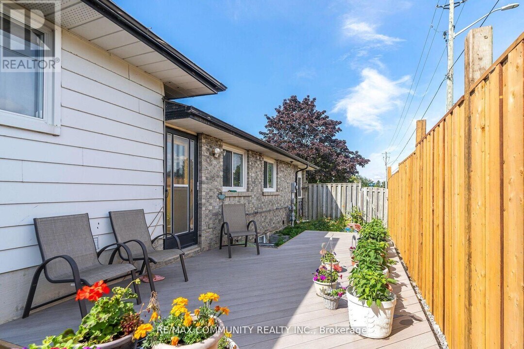 517 Seville St in Oshawa, ON - Building Photo