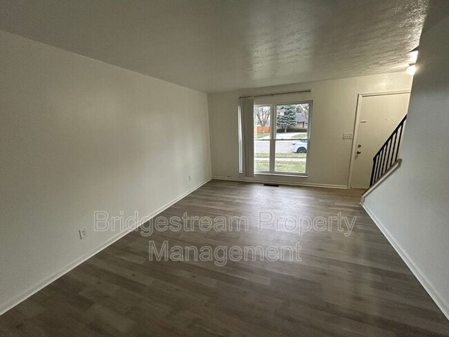 953 Taylorsview Dr in Vandalia, OH - Building Photo - Building Photo