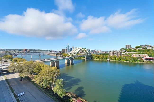 400 Riverboat Row in Newport, KY - Building Photo - Building Photo