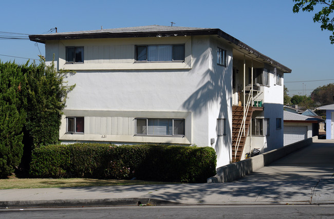 621 E Aerick St in Inglewood, CA - Foto de edificio - Building Photo