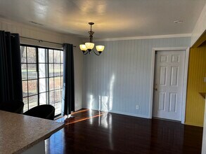 20245 Independence Dr, Unit B in Brookfield, WI - Building Photo - Building Photo