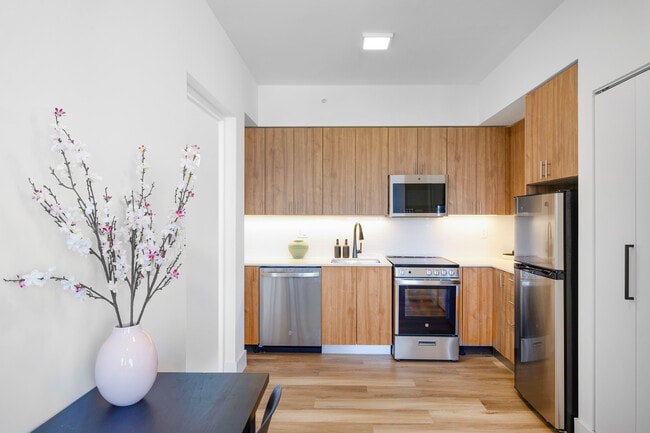 650 SW 1st St in Miami, FL - Building Photo - Building Photo