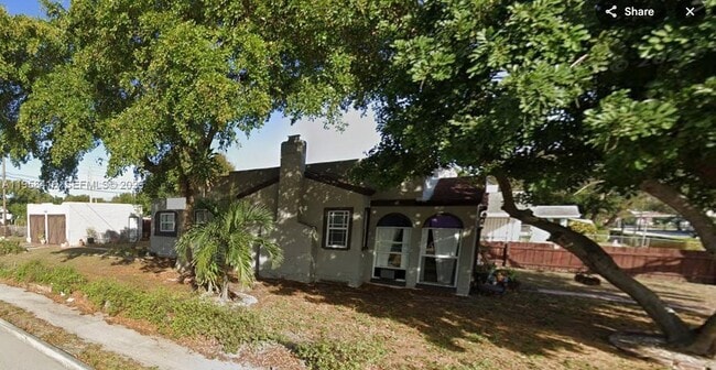 739 Kaye St in West Palm Beach, FL - Building Photo - Building Photo