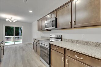 1036 Meadow Reach in Sanford, NC - Building Photo - Building Photo