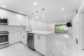 265 Cape Cod Cir in Greenacres, FL - Building Photo - Building Photo