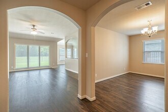 99 West Wading Pond Circle in Tomball, TX - Building Photo - Building Photo