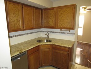 164 Vista Dr in Hanover, NJ - Building Photo - Building Photo