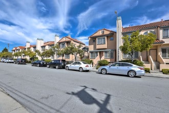 Pacific Gardens in San Mateo, CA - Foto de edificio - Building Photo