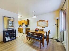 933 Cowles St in Fairbanks, AK - Building Photo - Building Photo